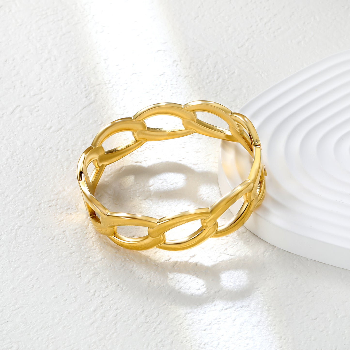 Interloop Bangle in gold