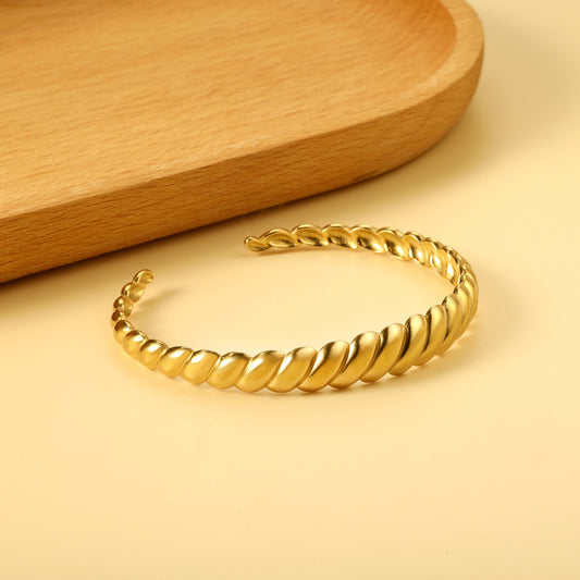 Sainty bangle