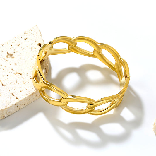 Interloop Bangle in gold